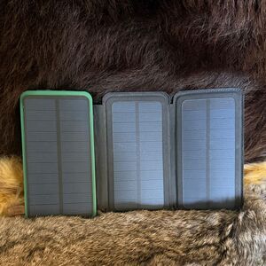 Portable Solar Charger with Green Trim (1685B)